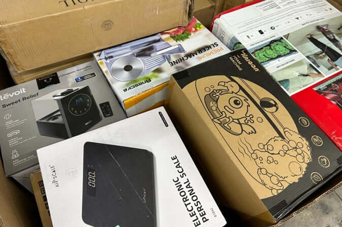 Load image into Gallery viewer, Amazon general merchandise premium truckload featuring medium pallets of toys, electronics, and household items