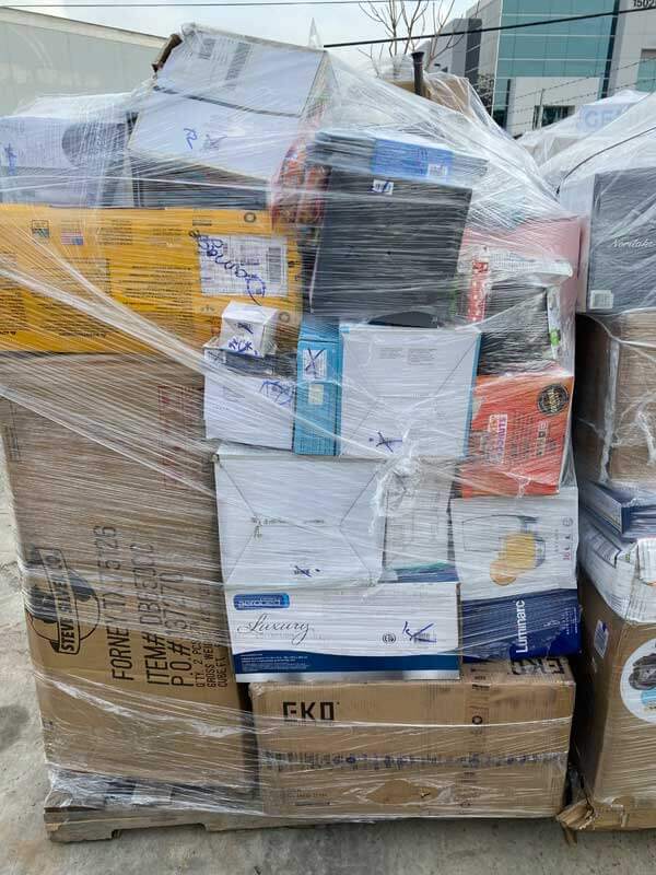 Load image into Gallery viewer, Wholesale Bed Bath & Beyond truckload including overstock and shelf pulls from multiple departments