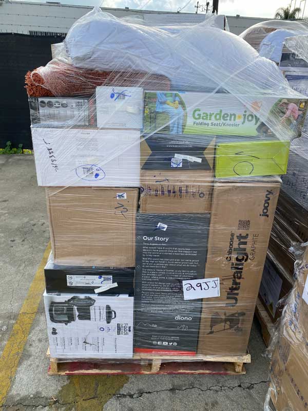 Load image into Gallery viewer, Bed Bath & Beyond overstock truckload with brand-name home essentials for resale
