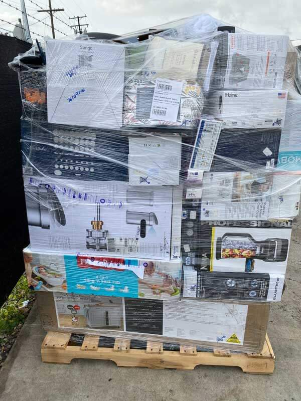 Load image into Gallery viewer, Truckload of Bed Bath & Beyond liquidation pallets featuring bedding, decor, and housewares