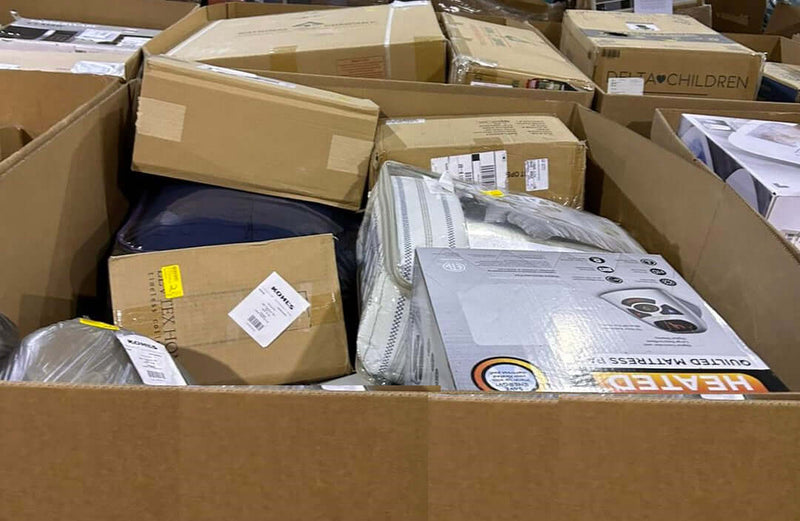 Load image into Gallery viewer, Kohl’s liquidation load with home goods including sheet sets, comforters, towels, and cookware