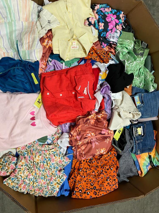 Target overstock fashion clothing truckload with casual and formalwear for all genders and ages