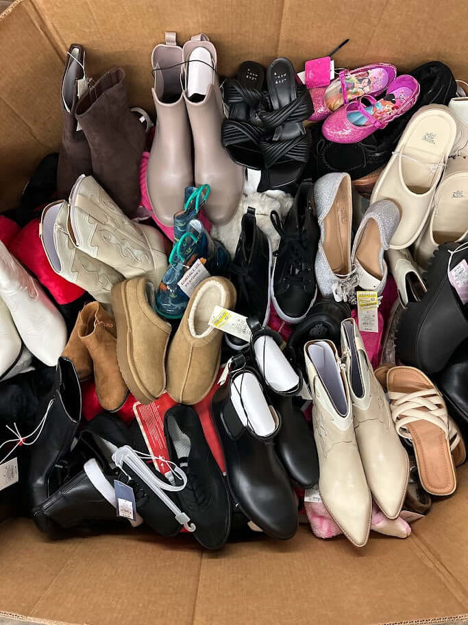 Load image into Gallery viewer, Target shoes truckload with shelf-pull and overstock pallets for wholesale buyers